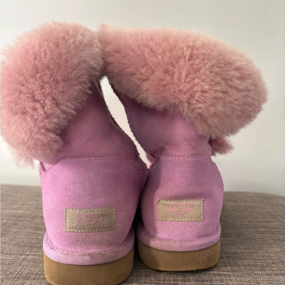 UGG Bailey Button